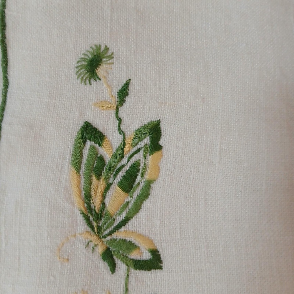 Vtg Linen Placemats Embroidered Butterfly Design Set of 8 16'' x 11'' W/Napkins - Picture 4 of 15